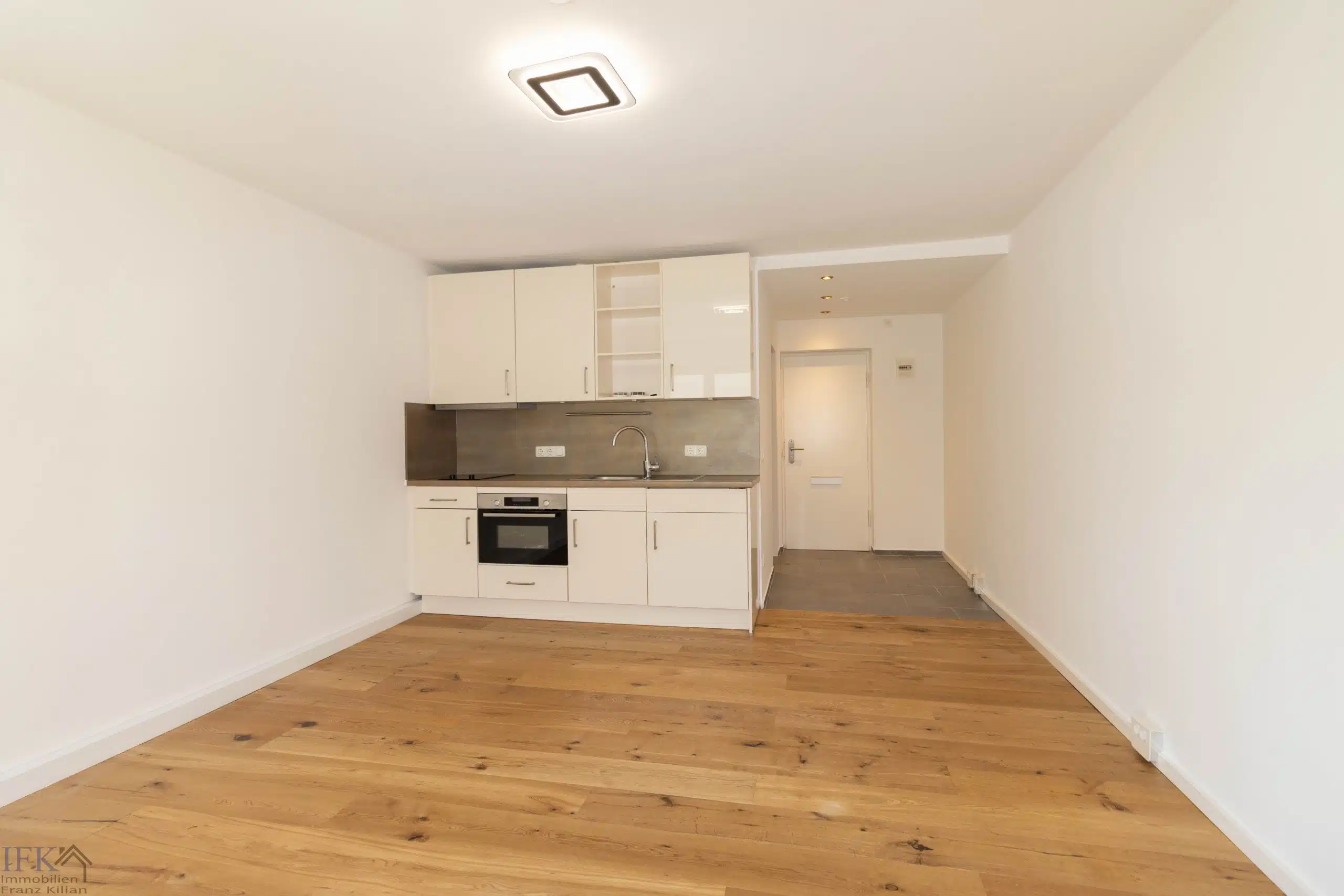 Blick durch die Wohnung - Modernes, renoviertes Appartment in München Neuhausen!