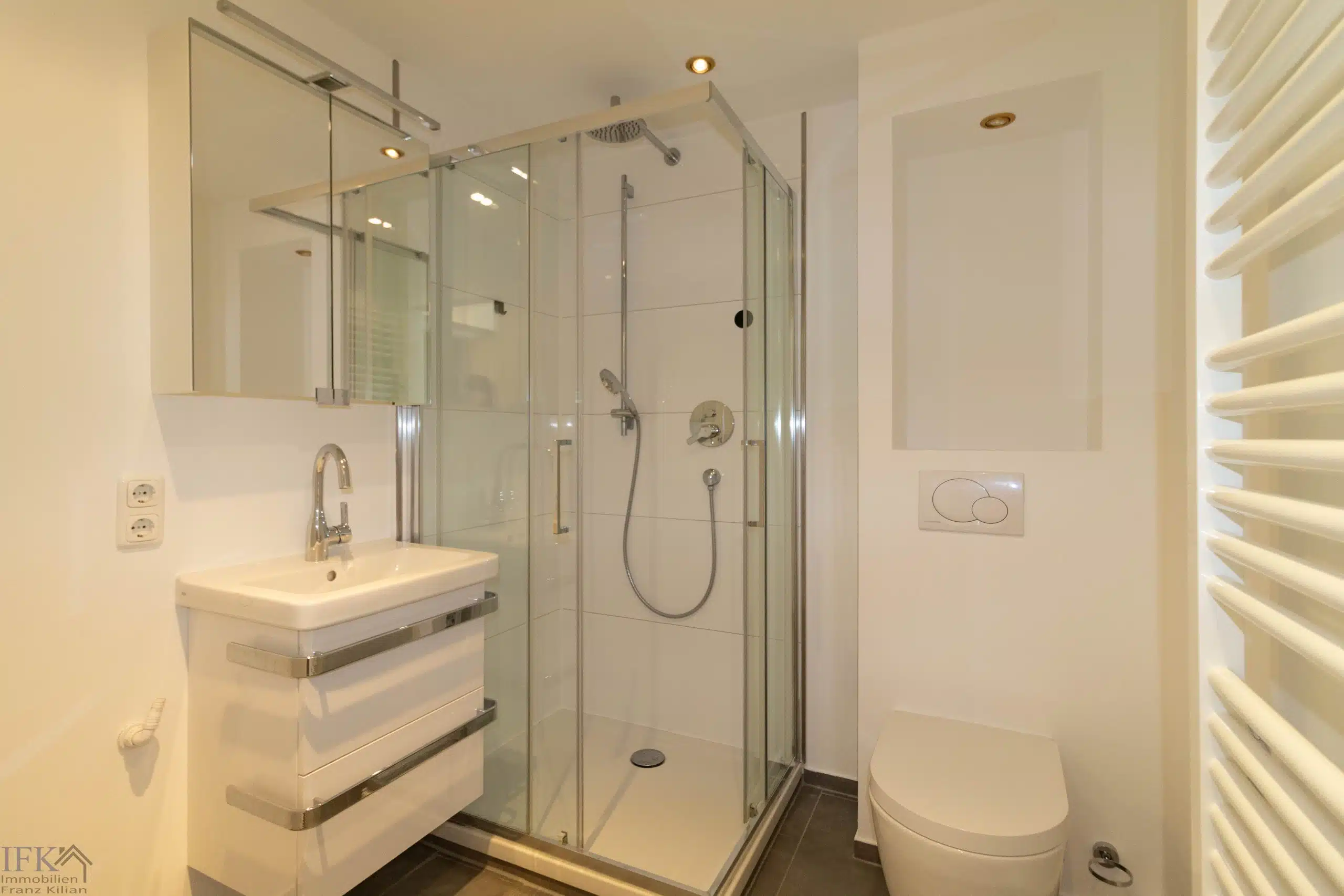 Bad - Modernes, renoviertes Appartment in München Neuhausen!